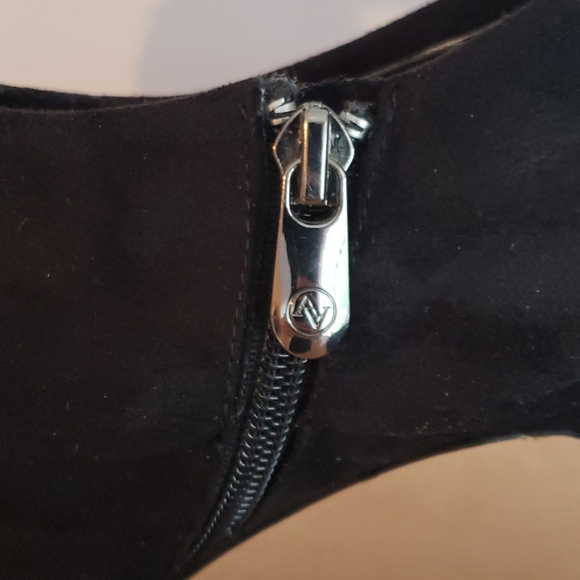 Adrienne Vittadini black suede booties. - Picture 5 of 7